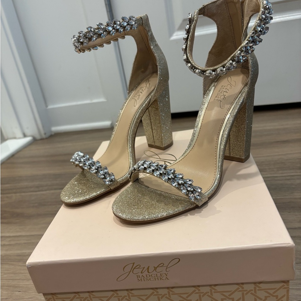 Jewel Badgley Mischka Silver Glitter Heels
